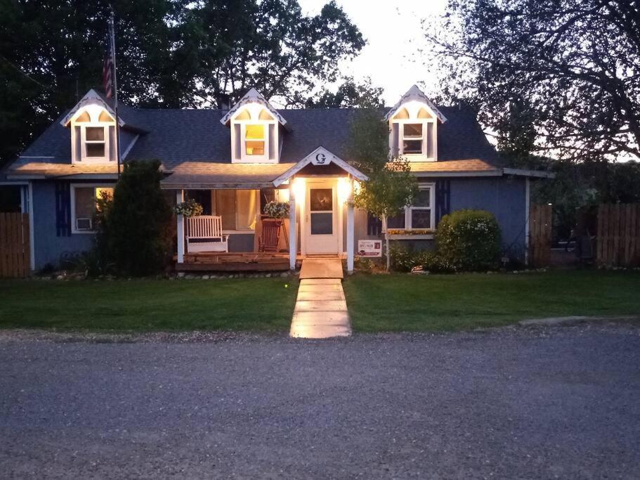 The Goulding Cottage And Farm - 4 Beds, 3 Baths Henrieville Dış mekan fotoğraf